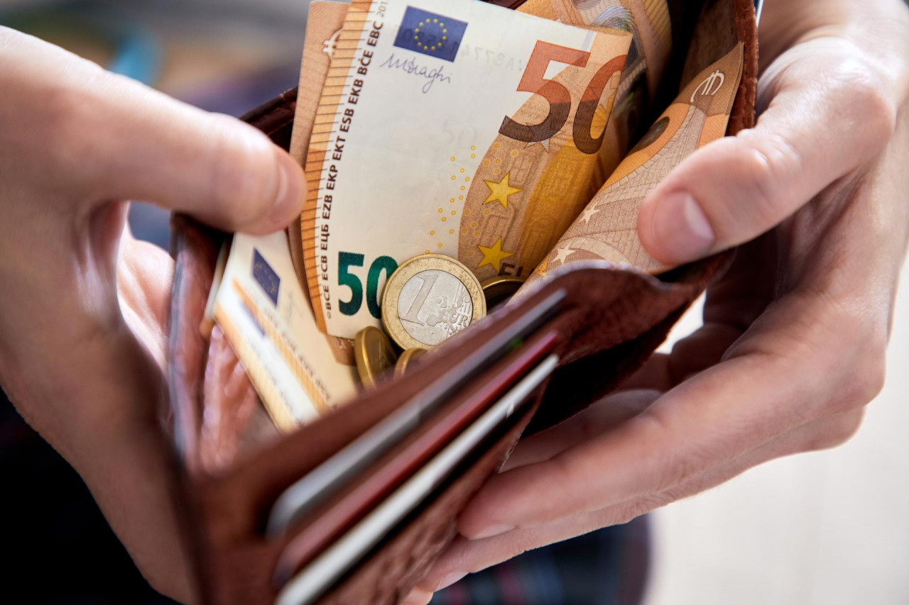 Usporava li država isplate zbog štednje? Ministarstvo poručuje – novac ima